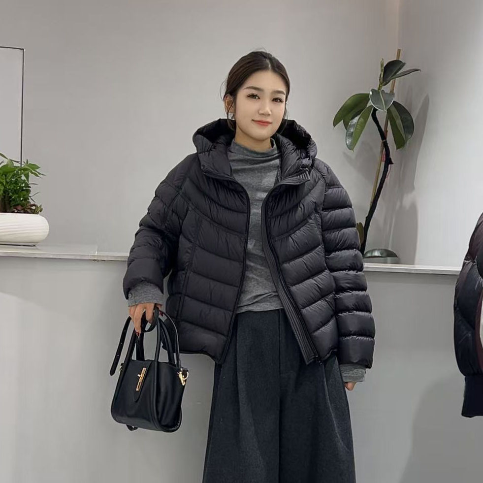 聚酯纤维常规连帽羽绒服时尚保暖