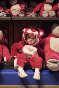 手工草莓熊Lotso宝宝连体衣网红抖音爬服外出服睡衣儿童冬季保暖