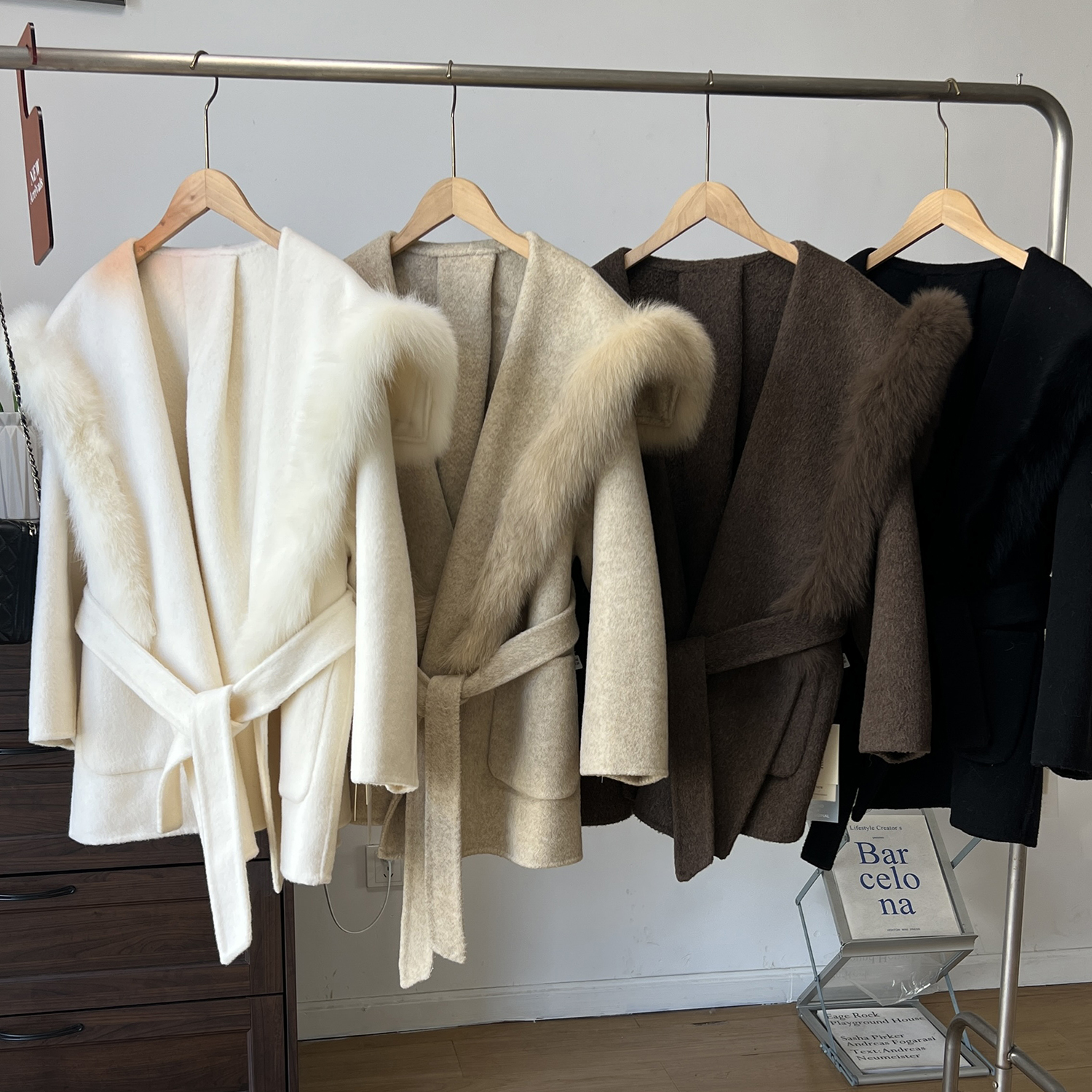 狐狸大毛领羊绒大衣女