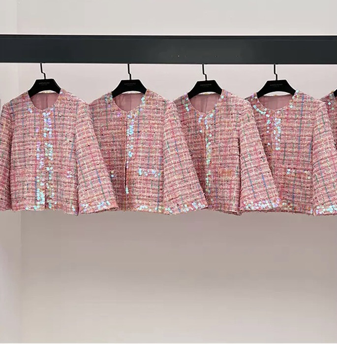 2025秋季新款高级感粉色小香风亮片粗花呢圆领外套女暗扣宽松上衣,女装/女士精品,短外套,淘宝优惠券,粉丝福利购,淘宝优惠卷