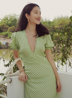 杨采钰同款法式复古V领绿色格子收腰连衣裙女度假风气质茶歇裙夏