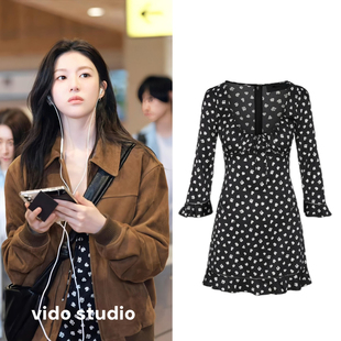 高允真同款长袖复古碎花U领收腰显瘦连衣裙女法式度假风短裙春夏