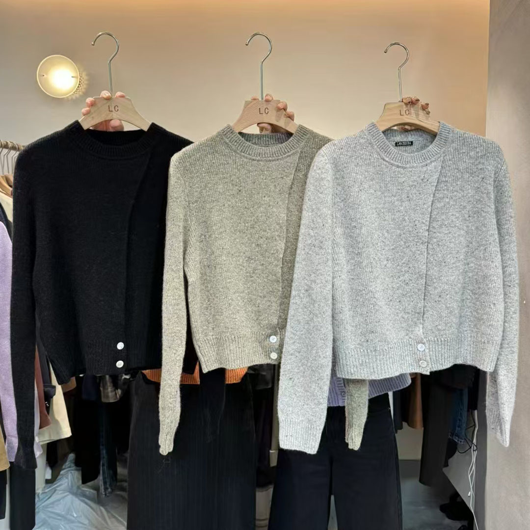 珍珠扣不规则新款羊毛毛衣女上衣