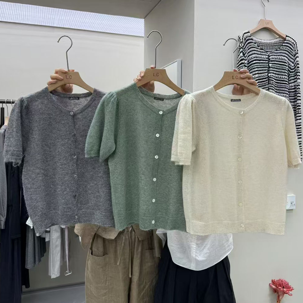 圆领泡泡袖亲肤马海毛针织衫女