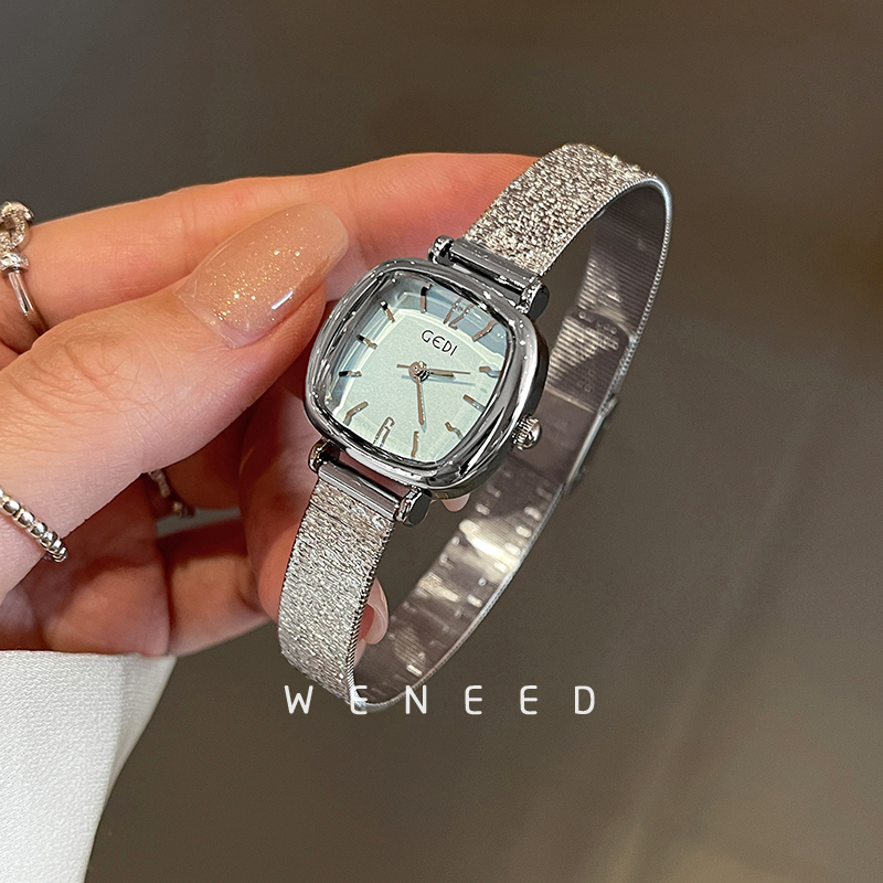 新款精致小表盘海蓝小方糖女表