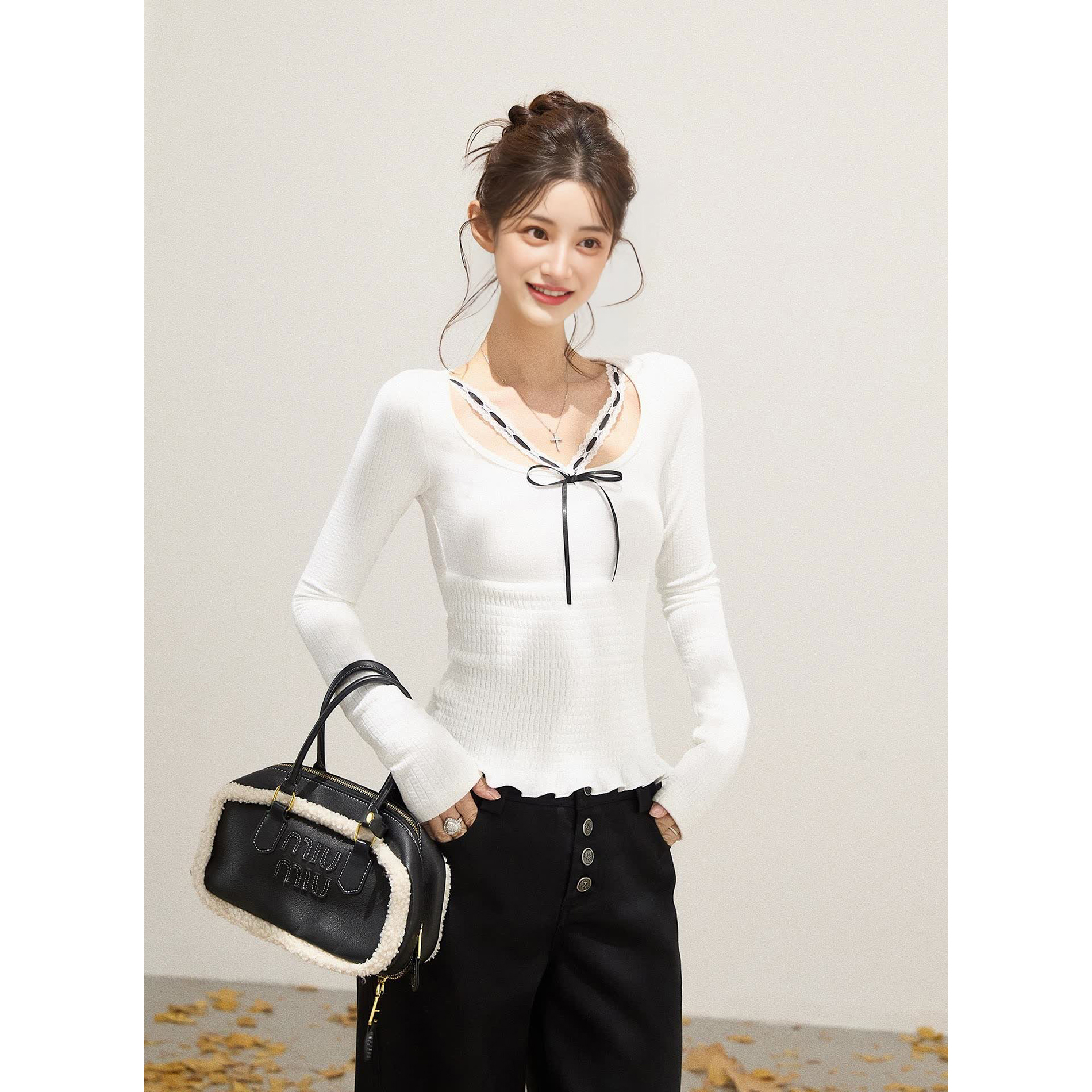 Mostar 木耳边肌理感U领正肩T恤女秋冬韩系收腰修身白色打底上衣