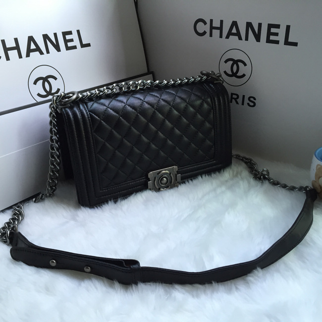 羊皮五金时尚风休闲单肩包