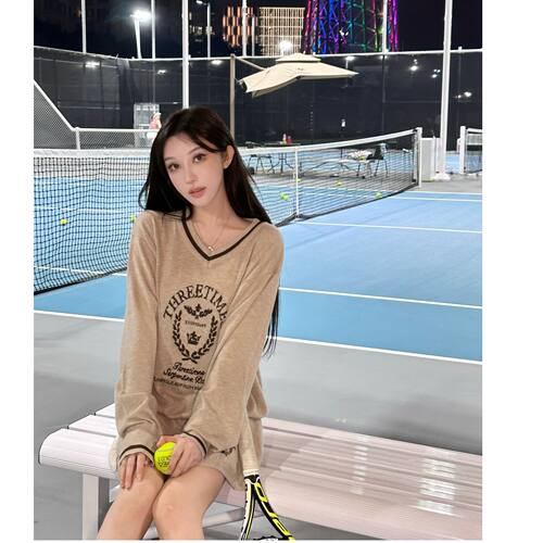 GABBY 运动网球服V领长袖半身短裙+针织发带羊毛三件套  L1668