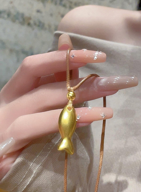 小黄鱼吊坠项链时尚简约金包银古法年年有余金鱼挂坠毛衣链送女友