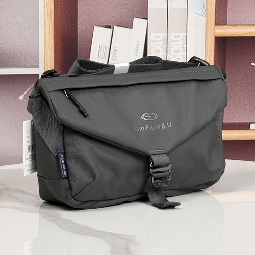 SunEarth&U轻便防水斜挎邮差包