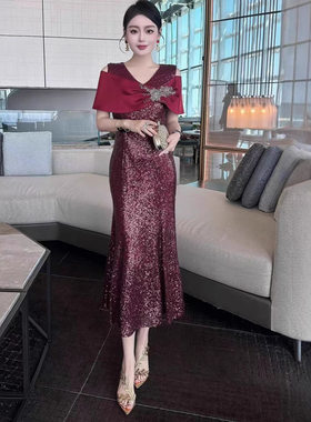 婚宴亮片酒红鱼尾妈妈晚礼服