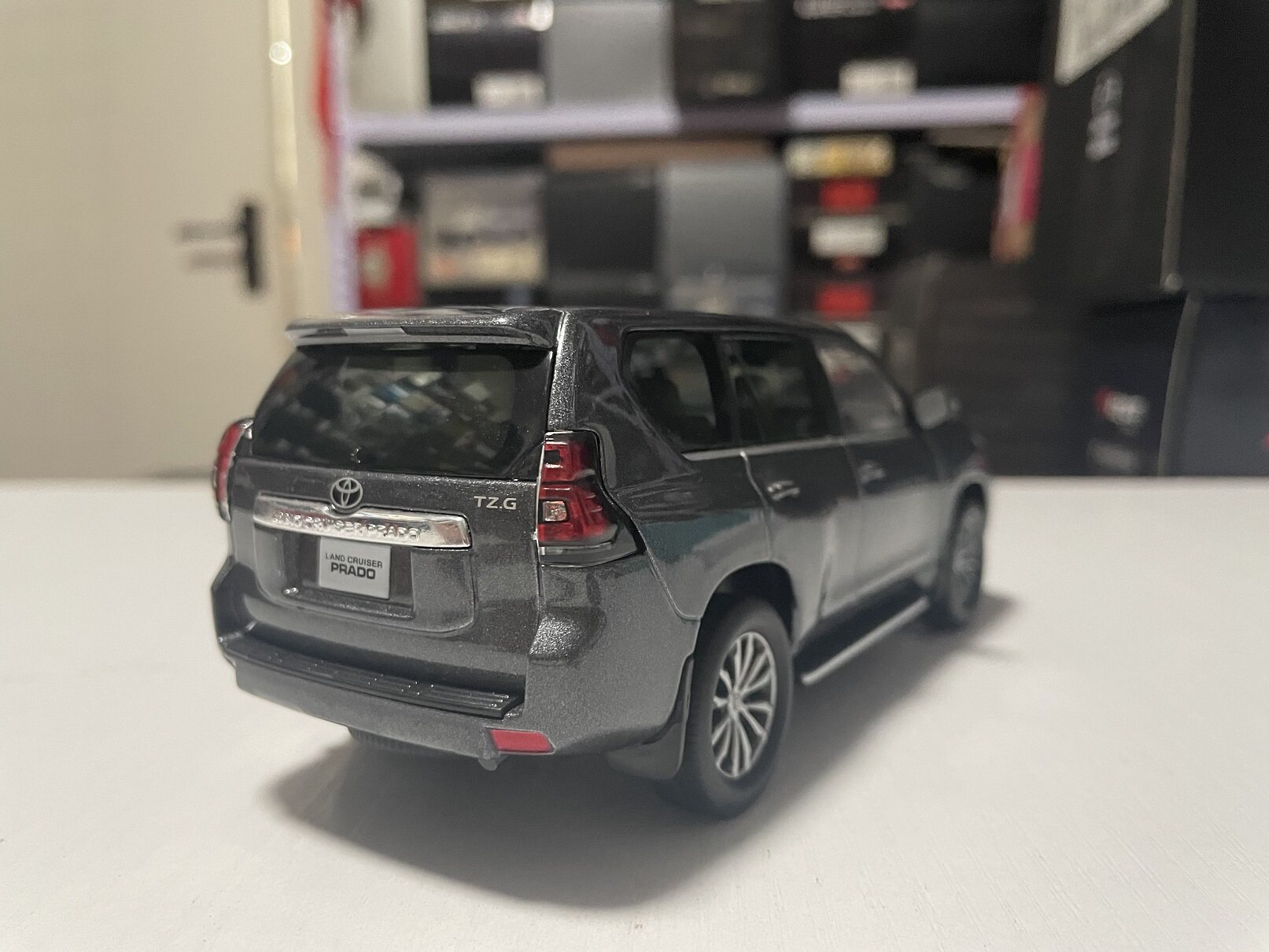 1:30 오리지널 TOYOTA PARDO 2018 합금 자동차 모델