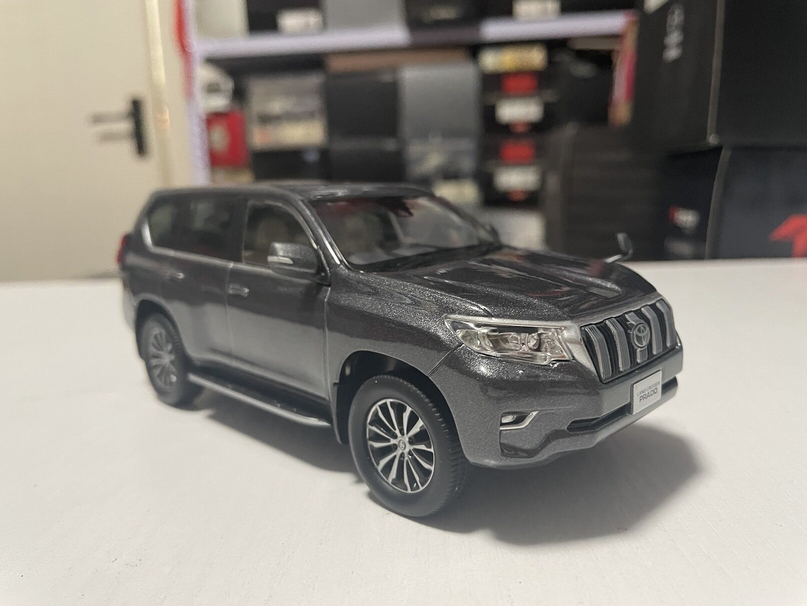 1:30 오리지널 TOYOTA PARDO 2018 합금 자동차 모델