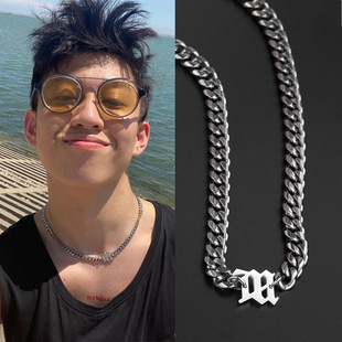 七哥同款嘻哈古巴项链链rich brian潮人男女钛钢字母锁骨链配饰品