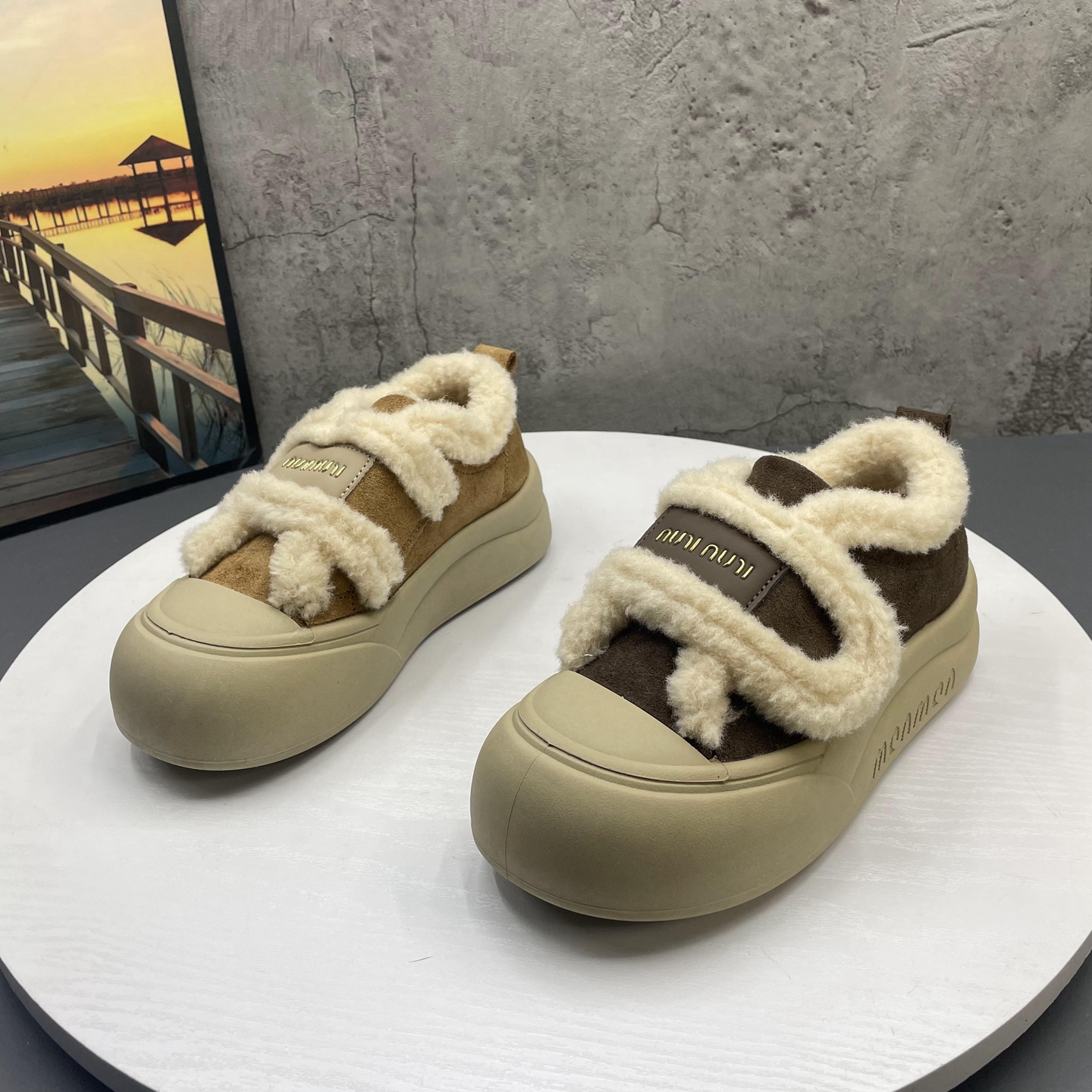 厚底魔术贴棉鞋女冬季新款加绒保暖雪地靴可爱丑萌板鞋圆头面包鞋