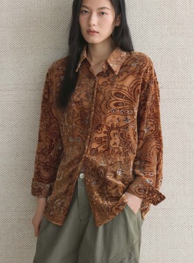 早春新款日系复古时髦翻领植绒印花透肤衬衫舒适柔软上衣女