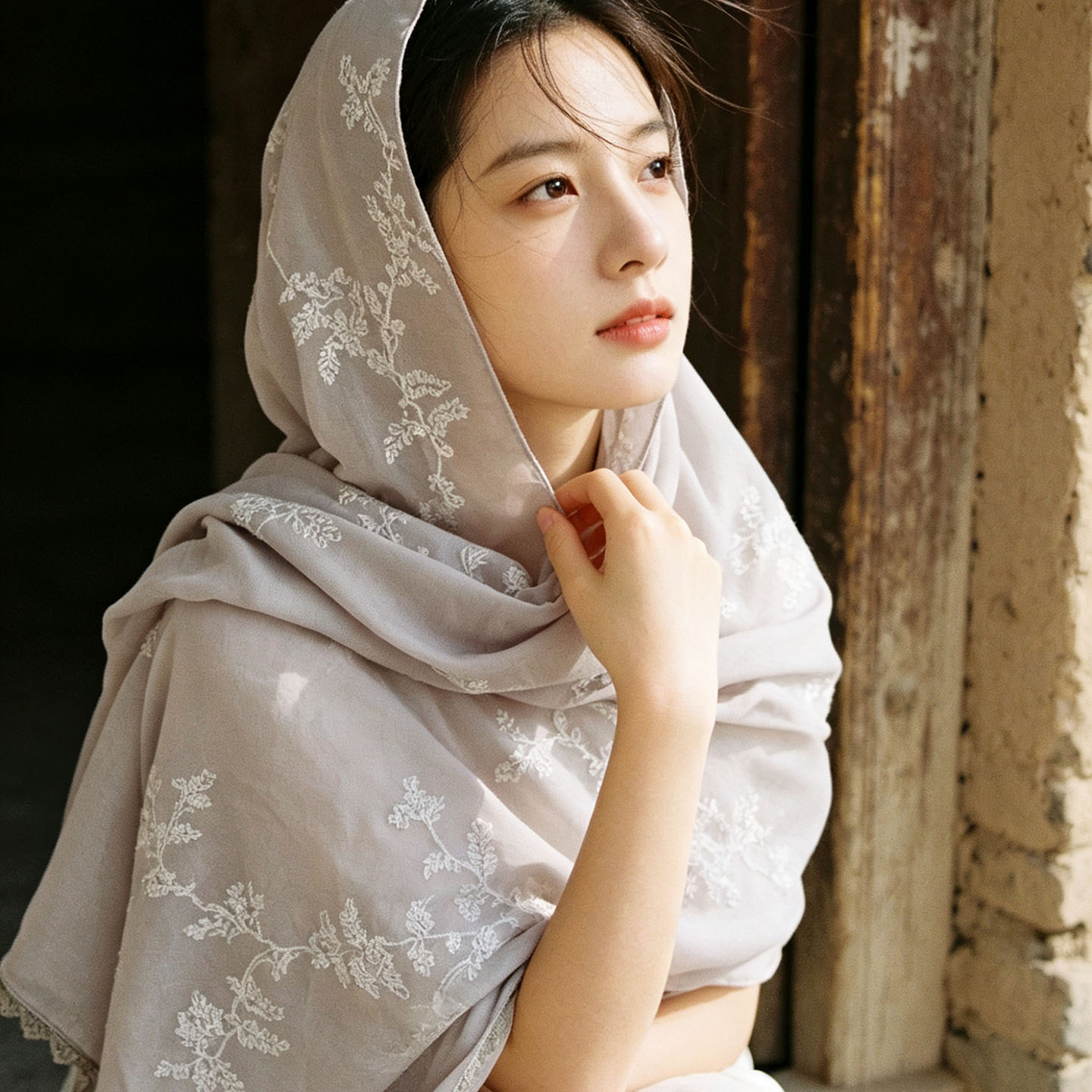 枝叶时光 文艺刺绣棉麻围巾女 素雅灰云南川西度假丝巾遮阳薄披肩
