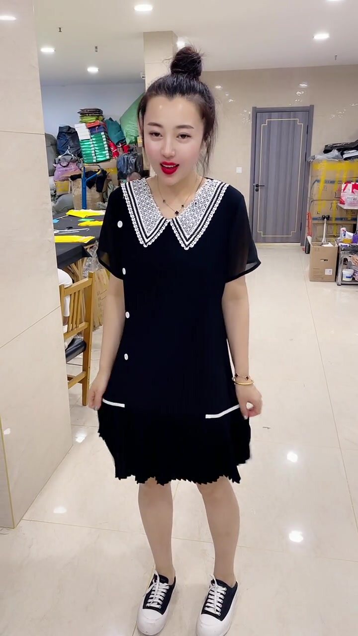 新款韩版宽松休闲风小黑连衣裙