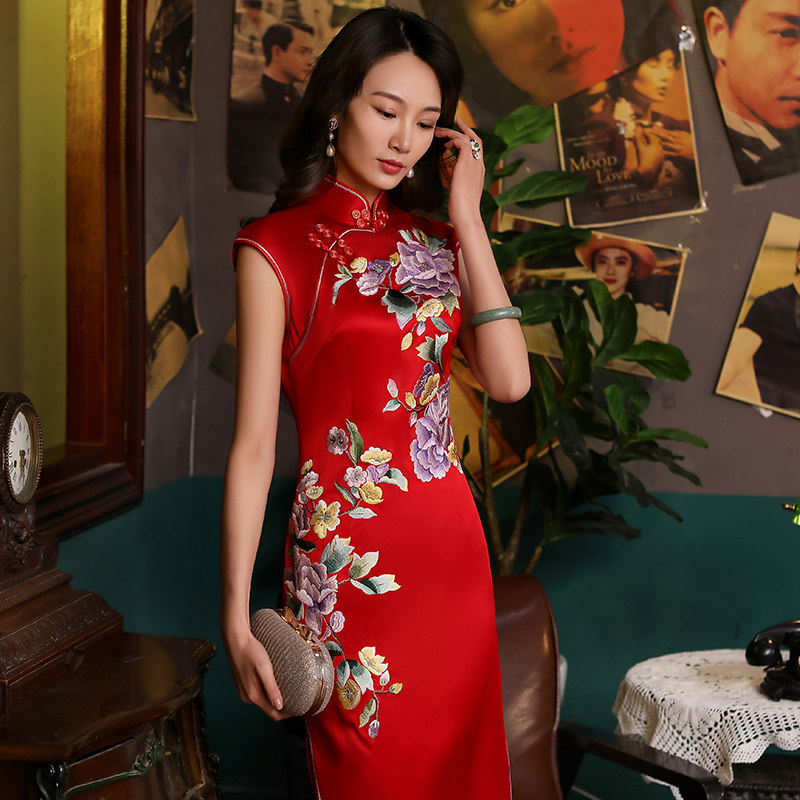 刺绣丝绸中式风婚礼服高端新娘装
