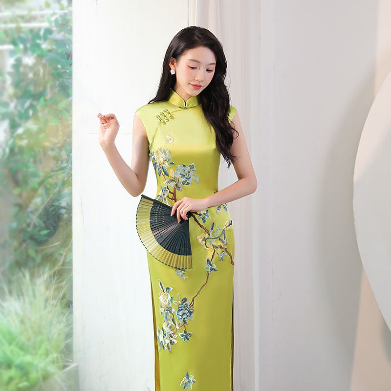 25春夏真丝果绿色合体刺绣花朵高考宴会手工制作长款礼服高端旗袍