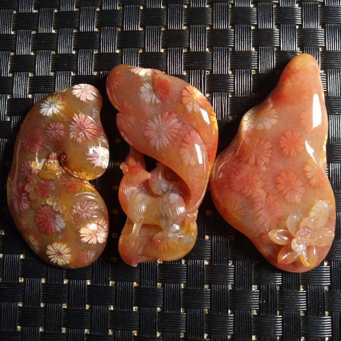 已结缘 高冰大彩花收藏品印尼珊瑚玉吊坠精雕狐狸莲花菊花石仙美