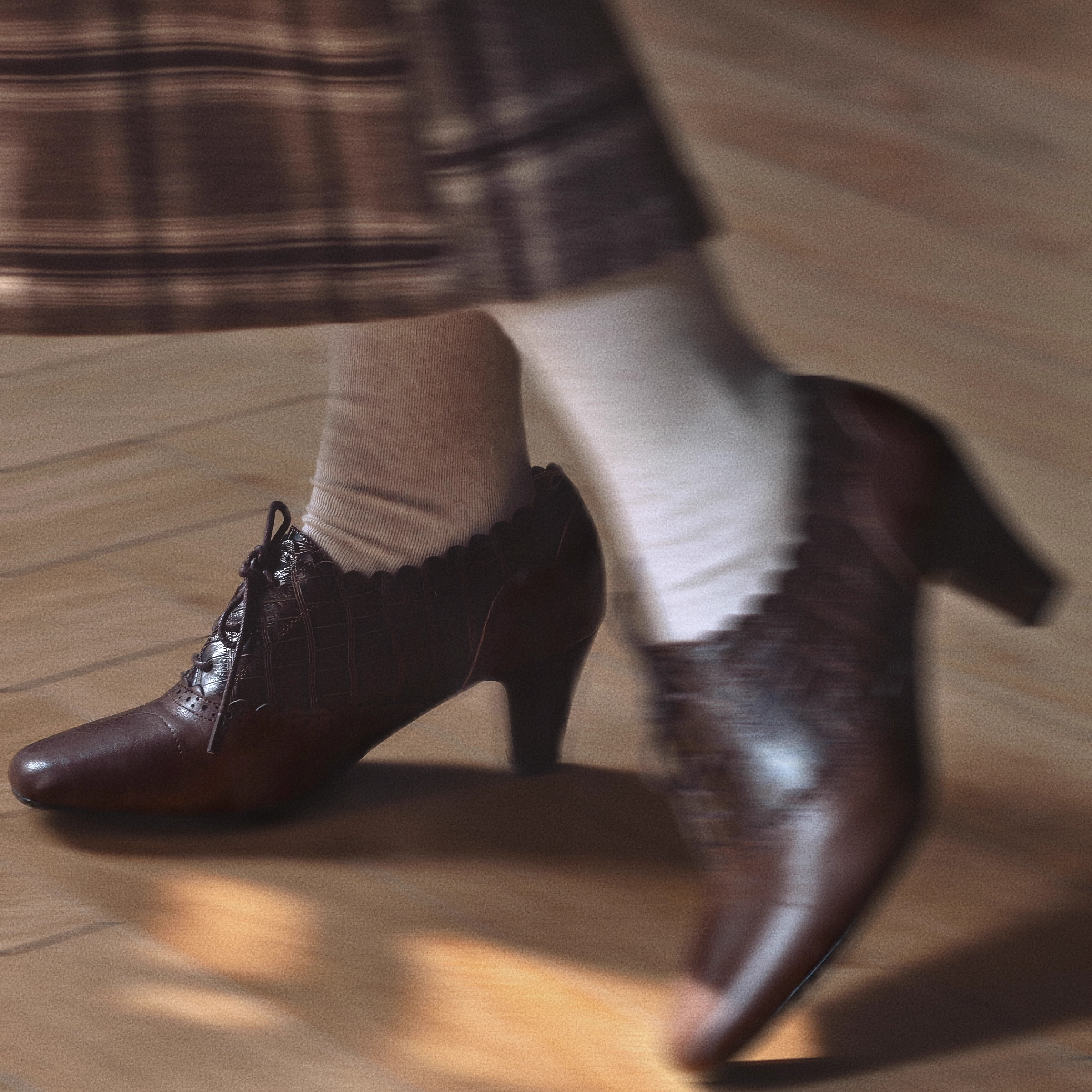 奈里法式复古牛皮深口高跟单鞋