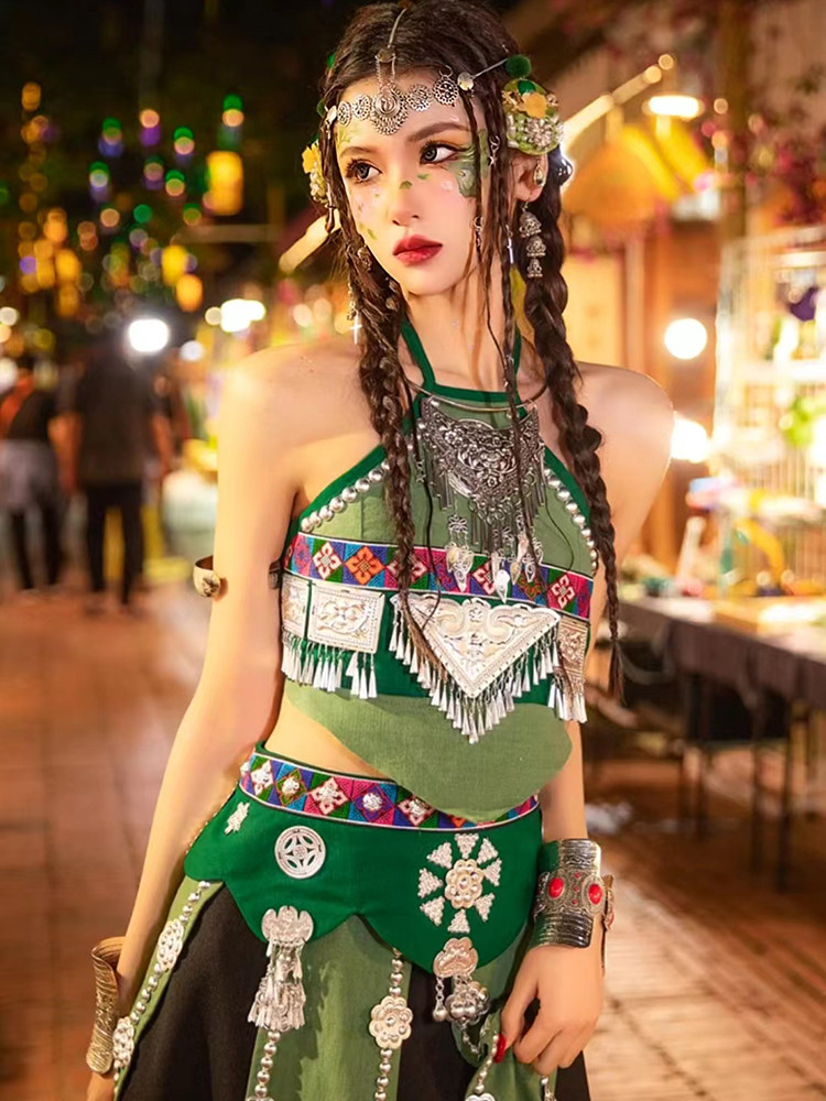 哈尼族服装女网红抹茶色民族肚兜飘带长裙版纳苗寨旅拍摄影写真新