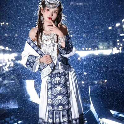 清冷感雪花苗服女装旅游出行穿搭