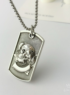 不撞款潮流穿搭配饰个性天使之翼方牌项链男小众嘻哈钛钢骷髅挂链