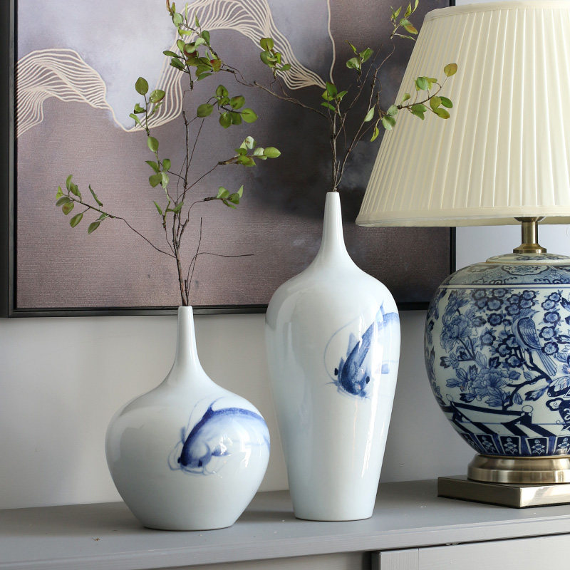 吉祥寓意手绘鲶鱼细颈美人瓶景德镇青花瓷陶瓷花瓶书房装饰品摆件