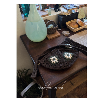 oneblue nook 手工钩织 空心棉祖母格斜跨牛角包