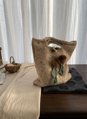 OneBlueNook丨原创“ 杏仁橡果 ”手工毛线编织 复古可爱手提包