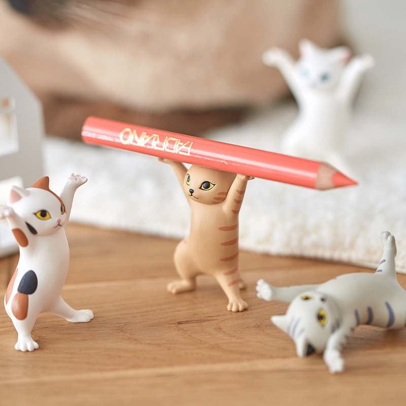 正品日本Qualia创意猫猫笔架扭蛋猫咪展示举笔放笔笔托文具置物架-封面