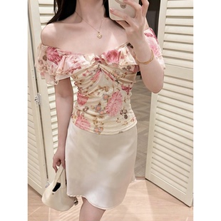 一字肩荷叶边碎花短袖T恤女夏季辣妹修身纯欲风露肩上衣短裙套装