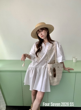 FOUR SEVEN 2026SS 法式重工手摇花挽边袖宽松娃娃连衣裙女度假风