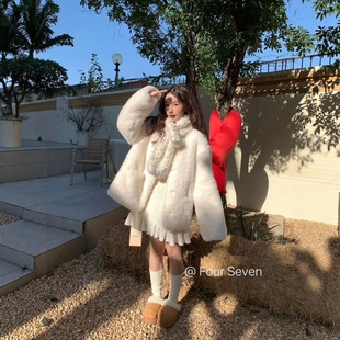 百搭保暖配围巾软糯牧羊卷V领系扣外套 2025原创正版 FOUR SEVEN