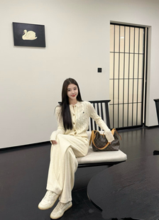 现货 80%羊毛20%羊绒针织老钱风开衫麻绞花小马圆领毛衣外套女