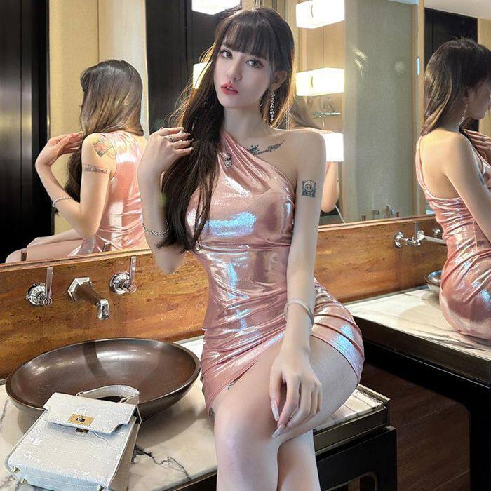 杨紫同款粉色挂脖礼服包臀裙亮面