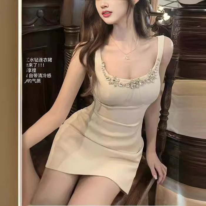 重工镶钻清冷富家千金感穿搭留洋小洋裙赵露思同款蕾丝挂脖连衣裙
