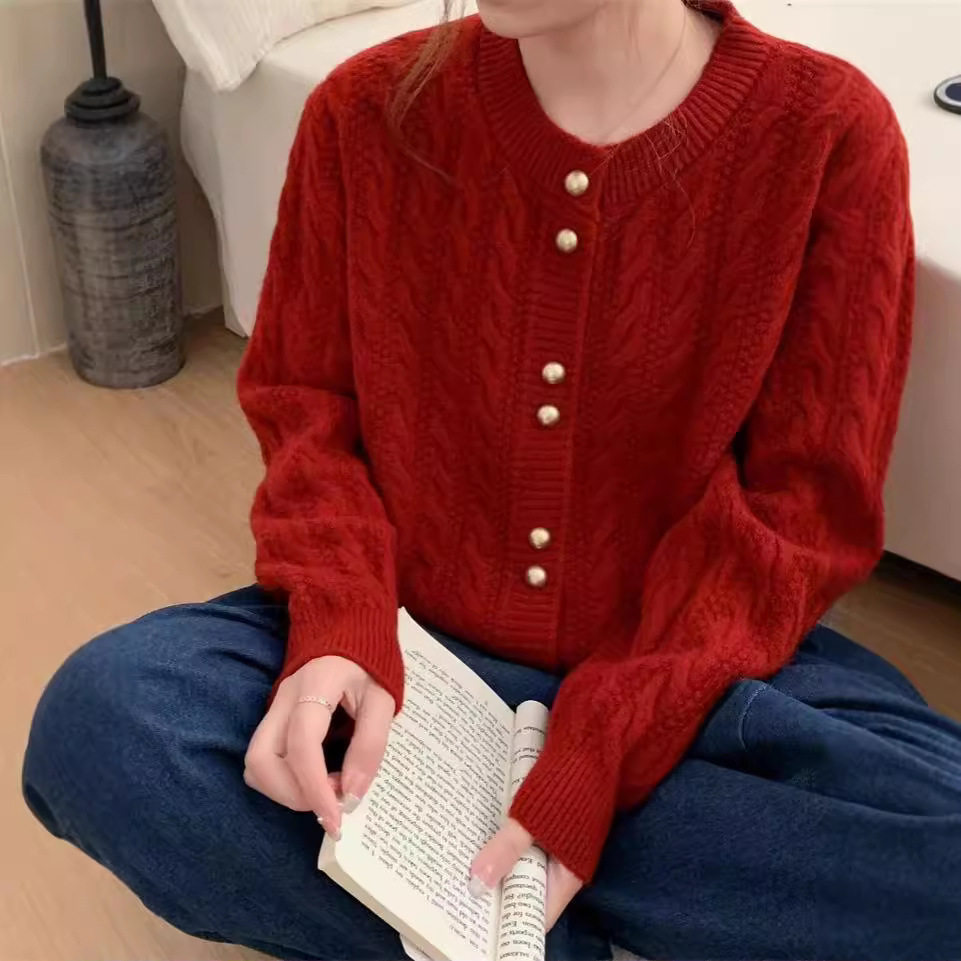 2024秋季新款复古麻花金扣温柔风针织开衫圆领纯色设计感毛衣上衣