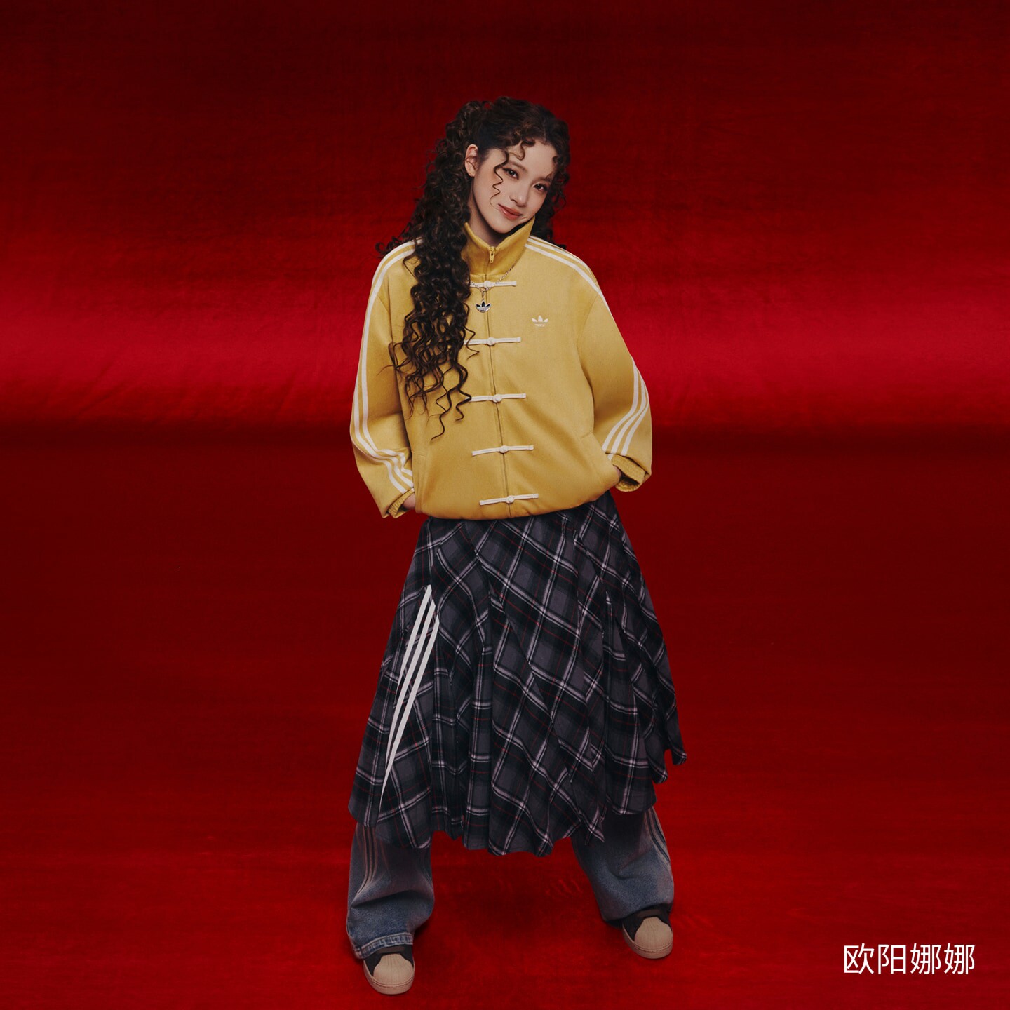 阿迪达斯女欧阳娜娜同款 新年款水洗牛仔微喇运动裤KT3173|KT3174