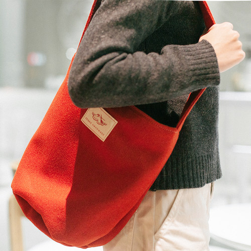 转运橘红色毛呢料文艺水桶包