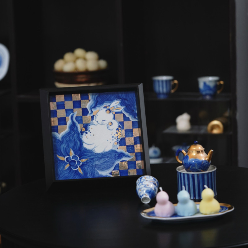 爱曼茶生活何延燕手绘青花共生系列描金猫咪蝴蝶陶瓷瓷板画景德镇