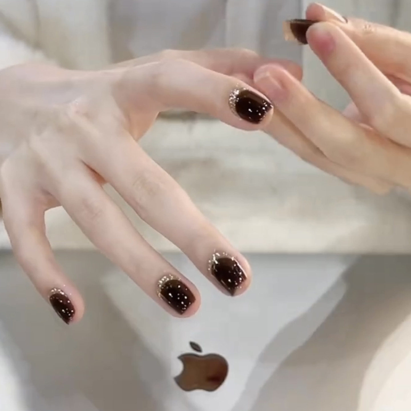 秋冬手工制作穿戴甲短款巧克力色美甲贴片老钱风反法式指甲贴片,彩妆/香水/美妆工具,穿戴甲/甲片,淘宝优惠券,粉丝福利购,淘宝优惠卷