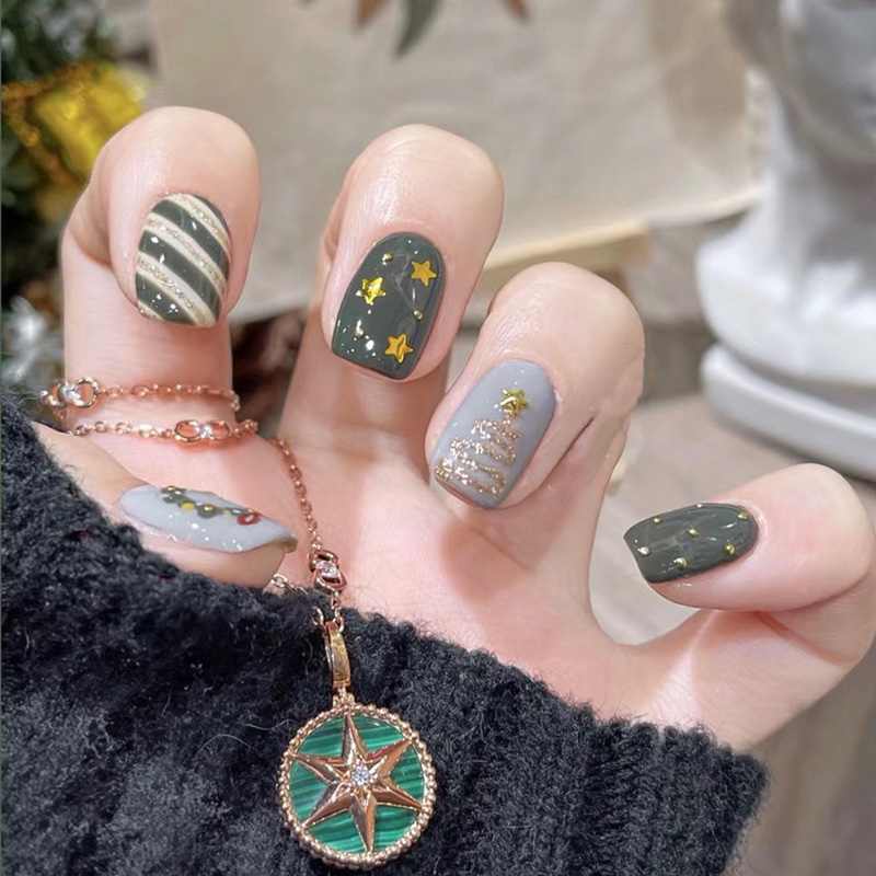 圣诞美甲手工定制成品指甲贴片短款绿色手绘穿戴甲显白美甲贴片