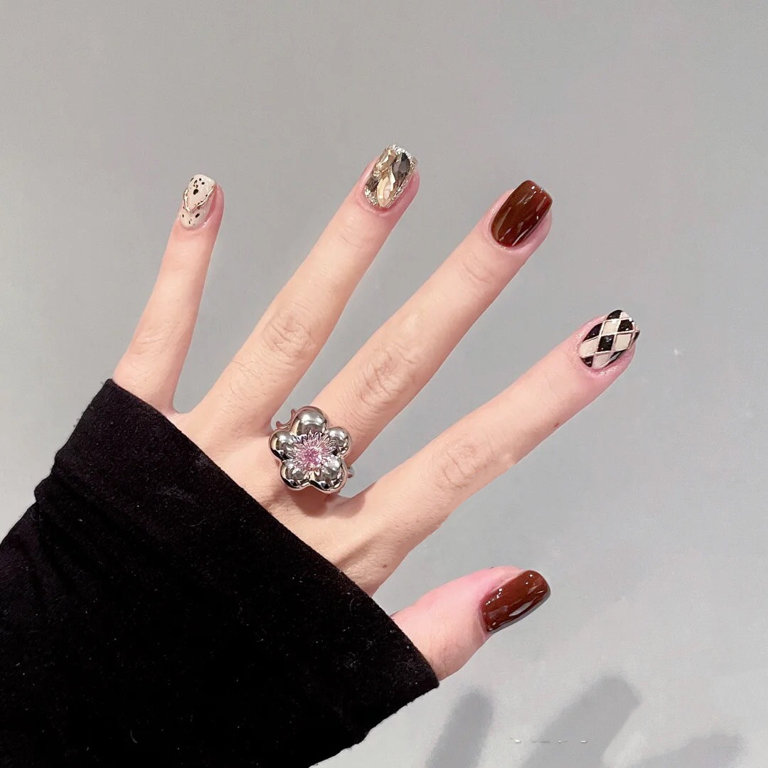 假指甲成品手工定制美甲短款菱形格纹镶钻甲片咖啡色显白穿戴甲贴,彩妆/香水/美妆工具,美甲工具,淘宝优惠券,粉丝福利购,淘宝优惠卷