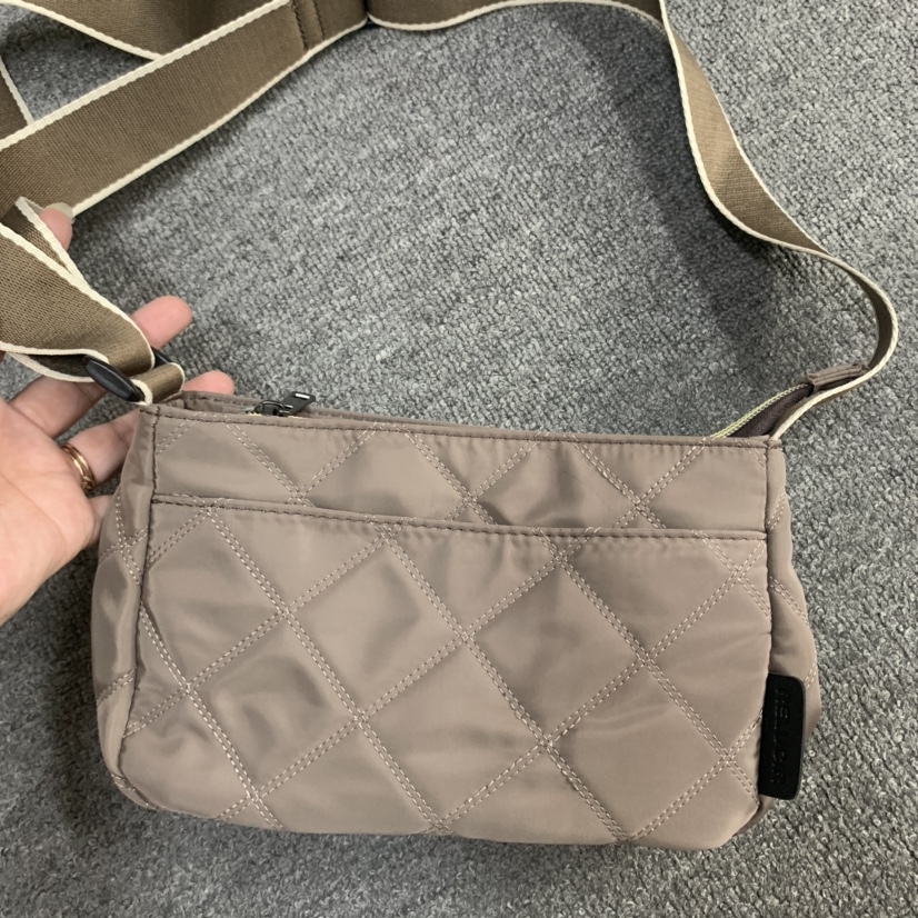 尼龙布单肩斜挎包菱格男女尾单