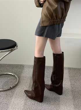 复古棕色尖头坡跟高筒长靴女