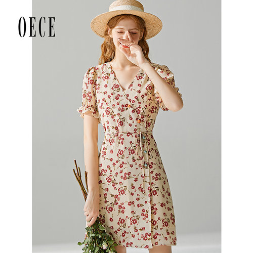 Oece夏装新款女装 少女感复古小碎花V领减龄收腰气质连衣裙