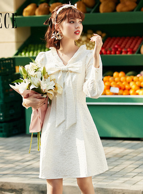 Oece白色女连衣裙女装法式气质裙子显瘦设计感小众